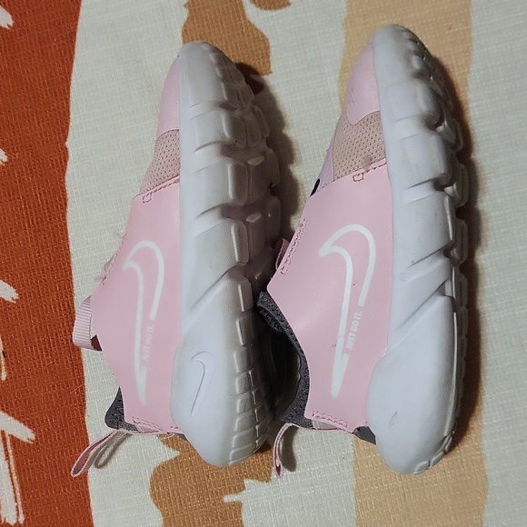 Nike slip on shoes size 7 1/2 - Picture 3 of 3